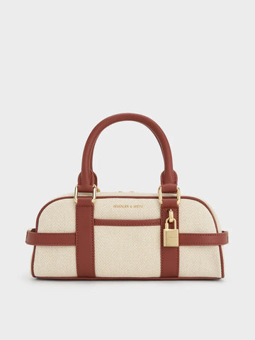Charles & Keith - حقيبة يد أتود مزينة بسلسلة وتأثير مجعد - فضي